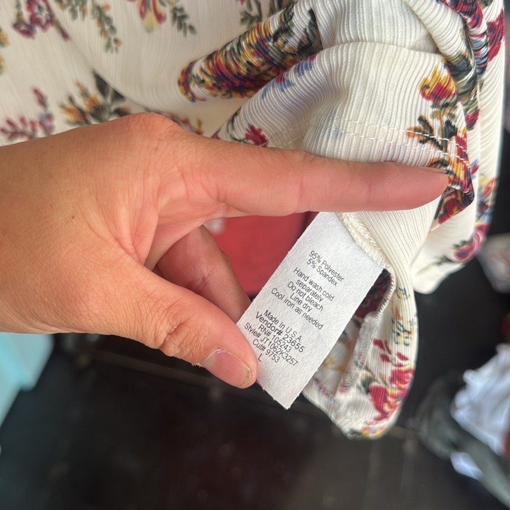 h.i.p. Floral Ribbed Top with Red and Blue Accents from buckle NWT - Picture 4 of 5